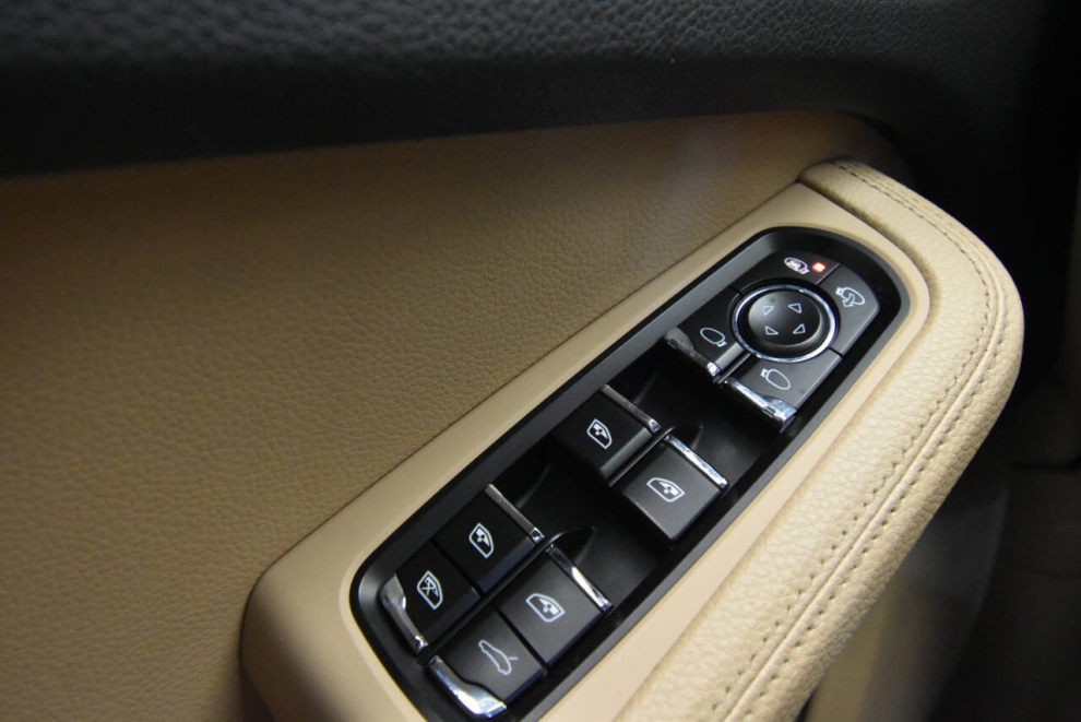 2020 Porsche Macan Base AWD 4dr SUV, Blue, Mileage: 72,446 - photo 30