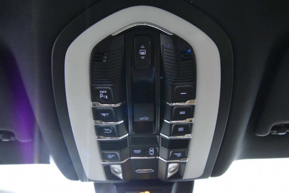 2020 Porsche Macan Base AWD 4dr SUV, Blue, Mileage: 72,446 - photo 31