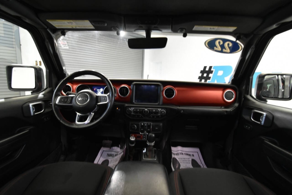 2022 Jeep Gladiator Rubicon 4x4 4dr Crew Cab 5.0 ft. SB, Gray, Mileage: 62,280 - photo 16