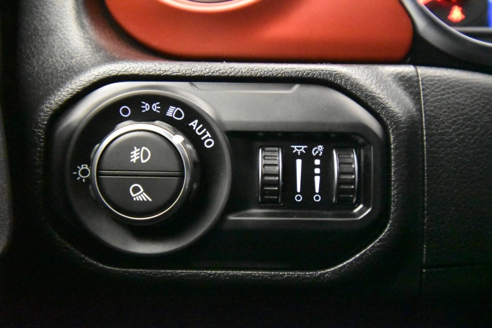 2022 Jeep Gladiator Rubicon 4x4 4dr Crew Cab 5.0 ft. SB, Gray, Mileage: 62,280 - photo 29