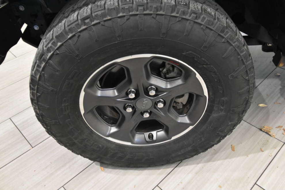 2022 Jeep Gladiator Rubicon 4x4 4dr Crew Cab 5.0 ft. SB, Gray, Mileage: 62,280 - photo 9