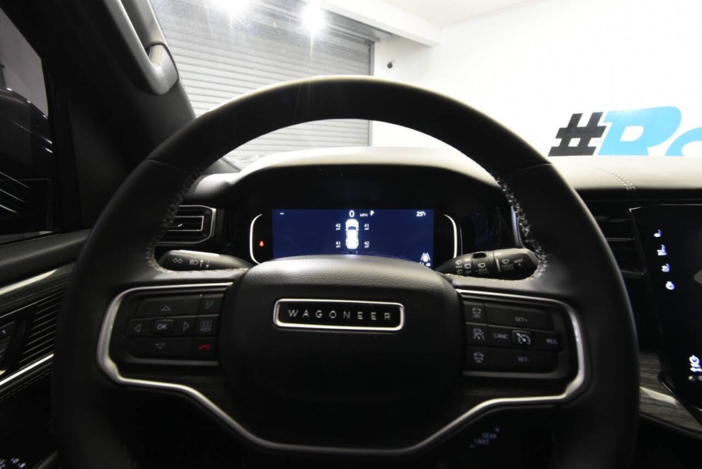 2022 Jeep Wagoneer Series II 4x4 4dr SUV, Gris, Mileage: 74,768 - photo 24