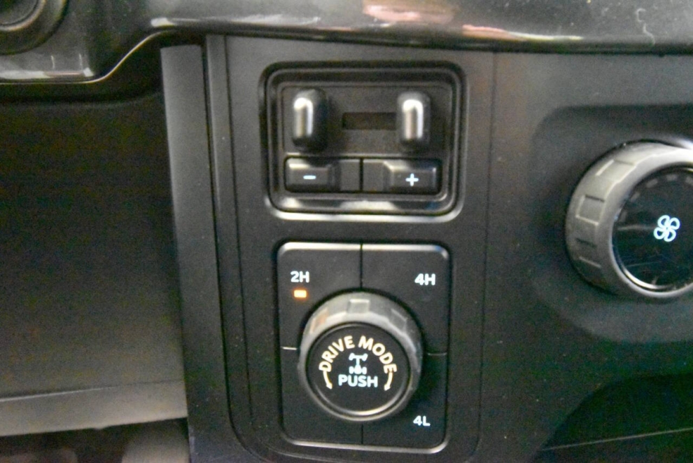 2021 Ford F-150 XL 4x4 4dr SuperCrew 5.5 ft. SB, Gray, Mileage: 74,443 - photo 18