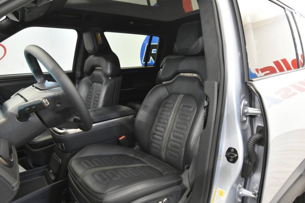 2023 Rivian R1S Launch Edition AWD 4dr SUV, Silver, Mileage: 76,411 - photo 10