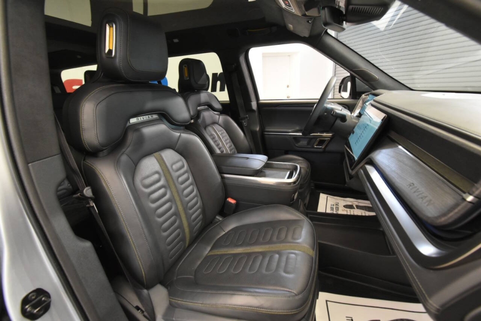 2023 Rivian R1S Launch Edition AWD 4dr SUV, Silver, Mileage: 76,411 - photo 15