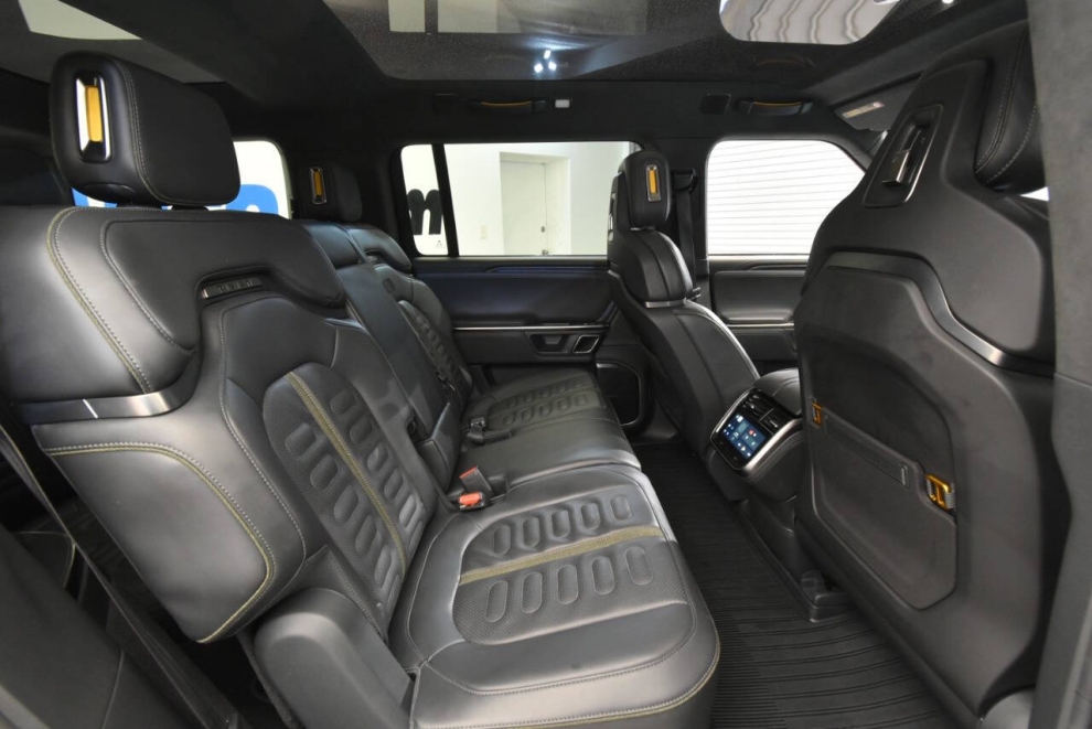 2023 Rivian R1S Launch Edition AWD 4dr SUV, Silver, Mileage: 76,411 - photo 16