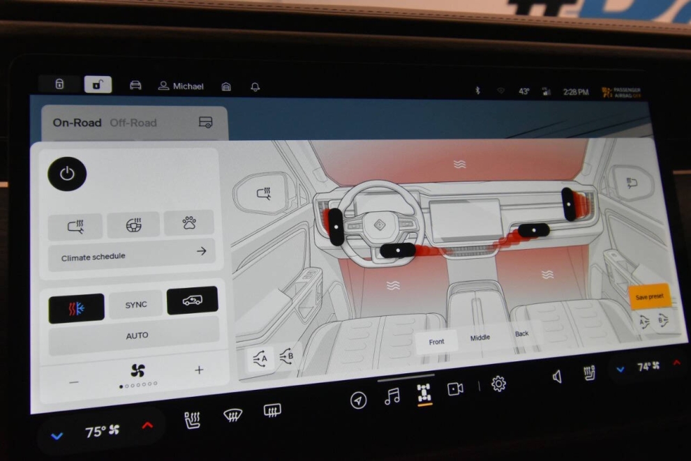 2023 Rivian R1S Launch Edition AWD 4dr SUV, Silver, Mileage: 76,411 - photo 23