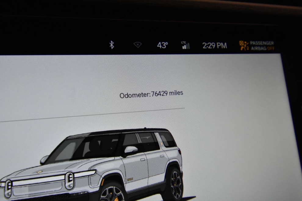 2023 Rivian R1S Launch Edition AWD 4dr SUV, Silver, Mileage: 76,411 - photo 25