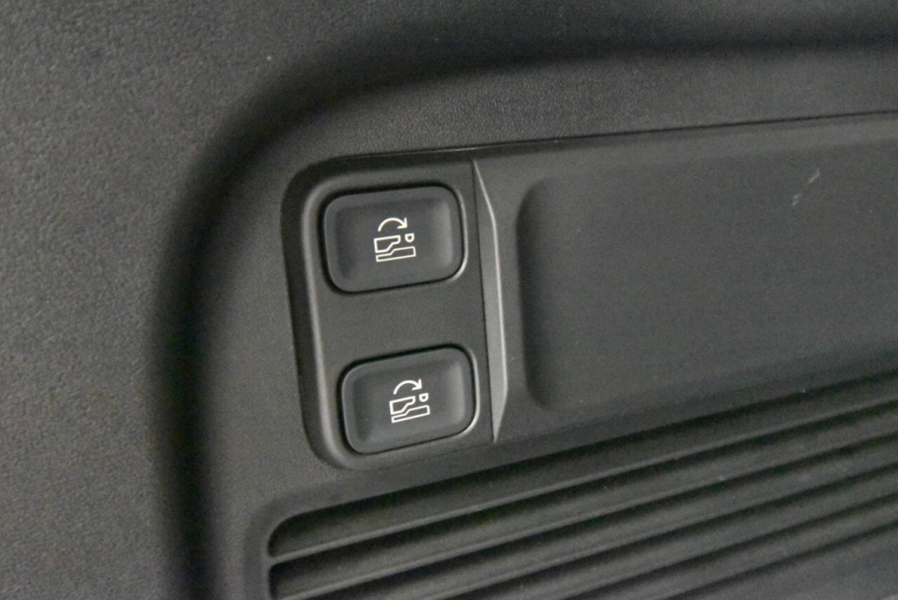 2023 Rivian R1S Launch Edition AWD 4dr SUV, Silver, Mileage: 76,411 - photo 35