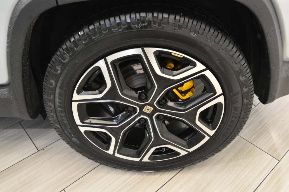 2023 Rivian R1S Launch Edition AWD 4dr SUV, Silver, Mileage: 76,411 - photo 9