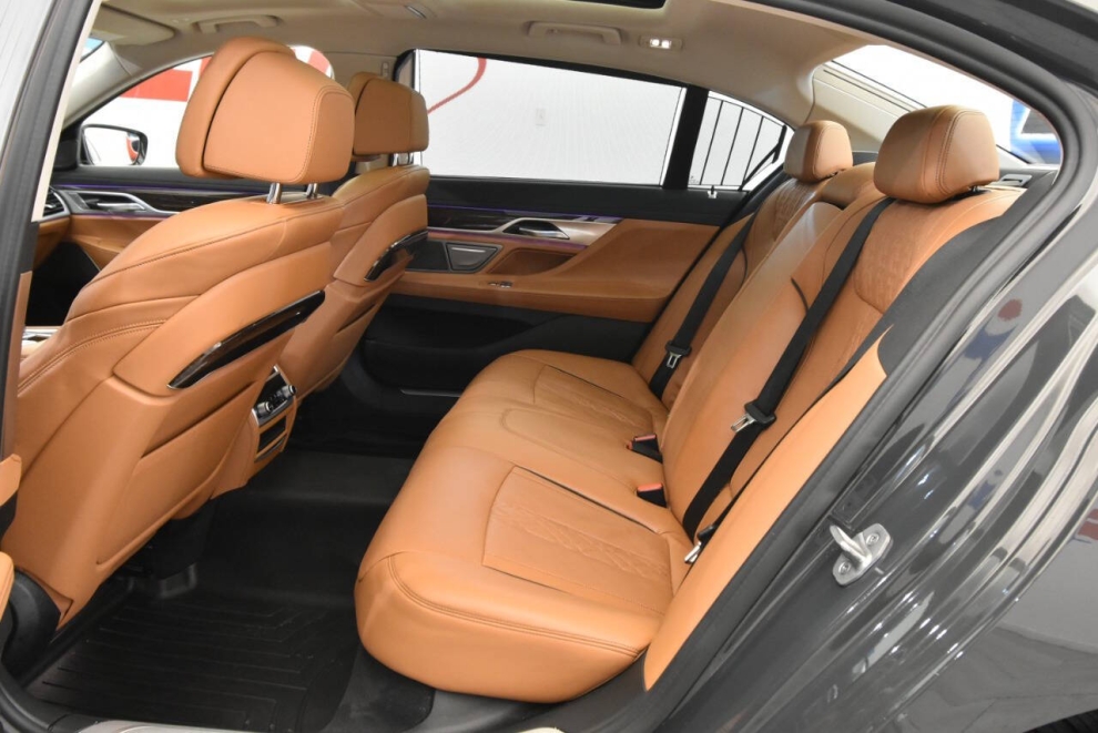 2022 BMW 7 Series 740i xDrive AWD 4dr Sedan, Gris, Mileage: 65,405 - photo 13