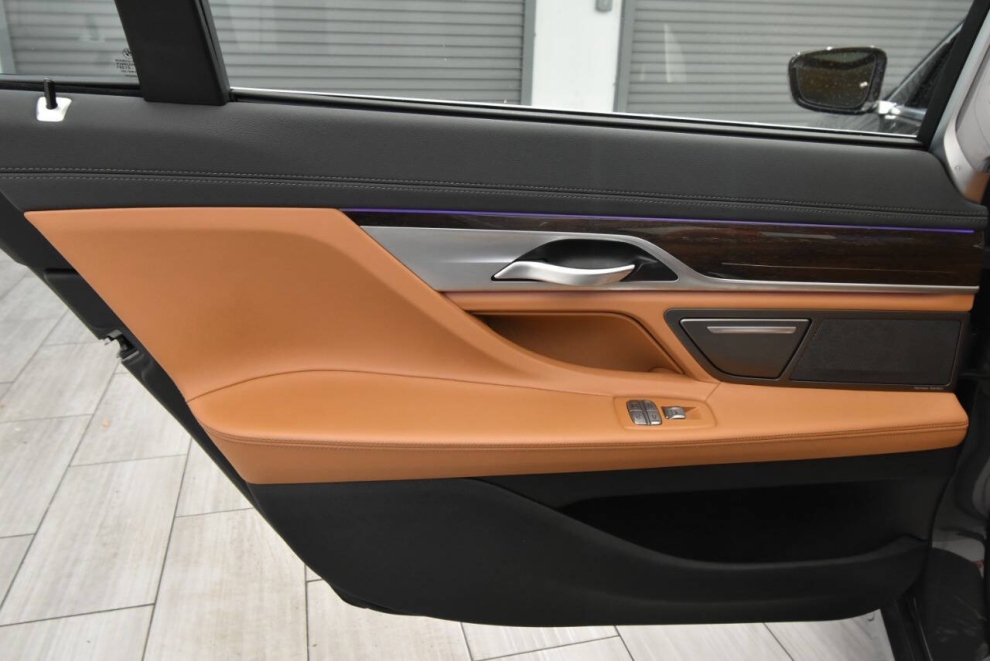 2022 BMW 7 Series 740i xDrive AWD 4dr Sedan, Gris, Mileage: 65,405 - photo 15