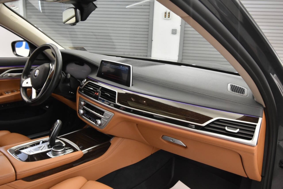 2022 BMW 7 Series 740i xDrive AWD 4dr Sedan, Gris, Mileage: 65,405 - photo 16