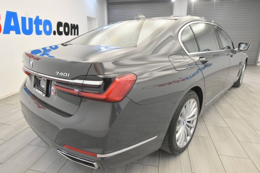 2022 BMW 7 Series 740i xDrive AWD 4dr Sedan, Gris, Mileage: 65,405 - photo 4