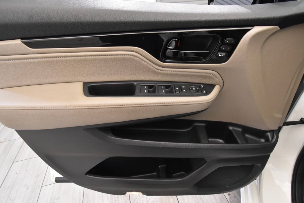 2019 Honda Odyssey Elite 4dr Mini Van, White, Mileage: 101,961 - photo 12