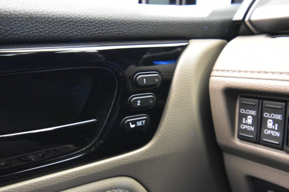 2019 Honda Odyssey Elite 4dr Mini Van, White, Mileage: 101,961 - photo 28