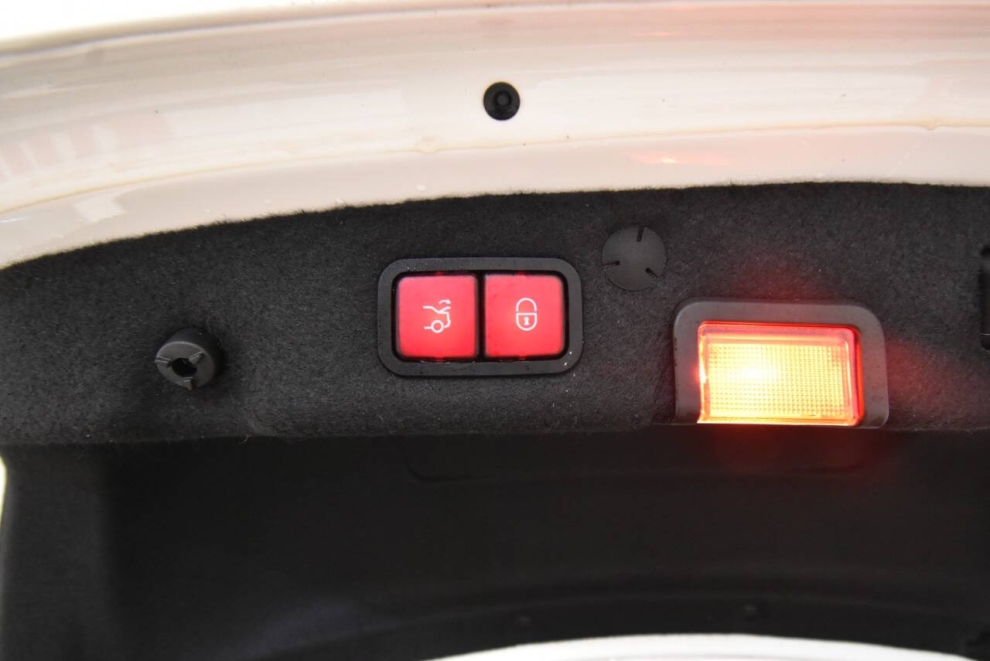 2019 Mercedes-Benz C-Class C 300 4MATIC AWD 4dr Sedan, White, Mileage: 40,712 - photo 32