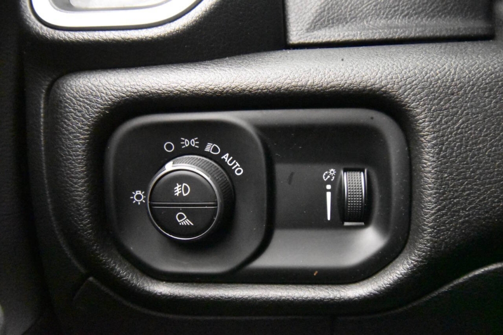 2021 RAM 1500 Big Horn 4x4 4dr Quad Cab 6.4 ft. SB Pickup, Blue, Mileage: 54,326 - photo 27