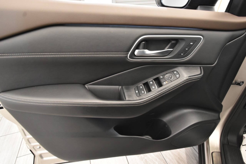 2022 Nissan Rogue Platinum AWD 4dr Crossover, Tan, Mileage: 46,879 - photo 12