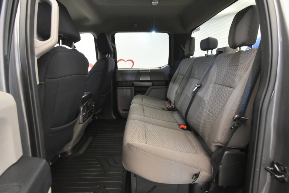 2021 Ford F-250 Super Duty XLT 4x4 4dr Crew Cab 6.8 ft. SB Pickup, Gray, Mileage: 26,298 - photo 12