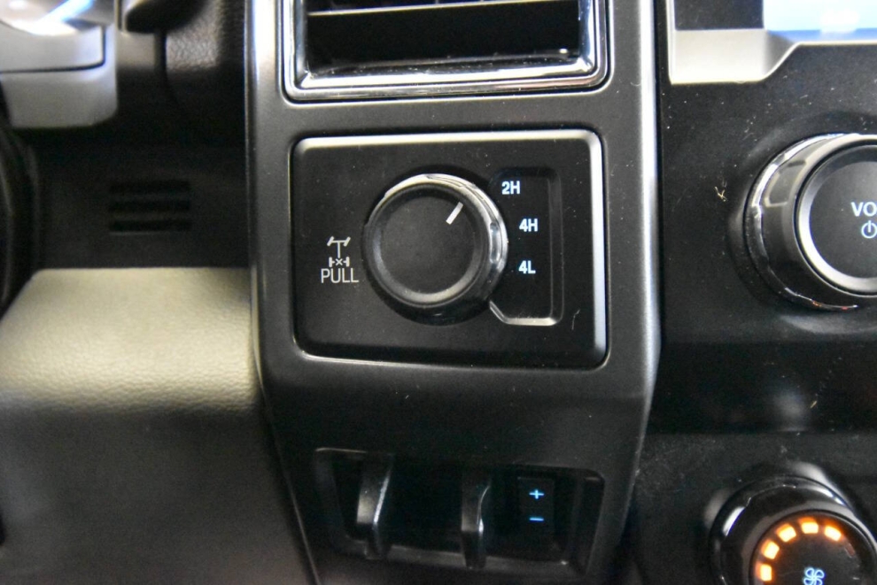 2021 Ford F-250 Super Duty XLT 4x4 4dr Crew Cab 6.8 ft. SB Pickup, Gray, Mileage: 26,298 - photo 22