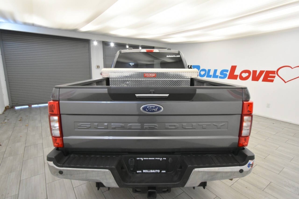 2021 Ford F-250 Super Duty XLT 4x4 4dr Crew Cab 6.8 ft. SB Pickup, Gray, Mileage: 26,298 - photo 3