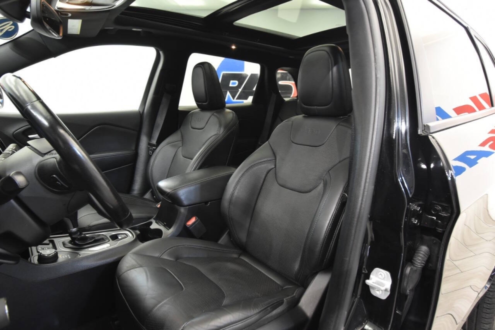 2020 Jeep Cherokee High Altitude 4x4 4dr SUV, Black, Mileage: 80,047 - photo 10