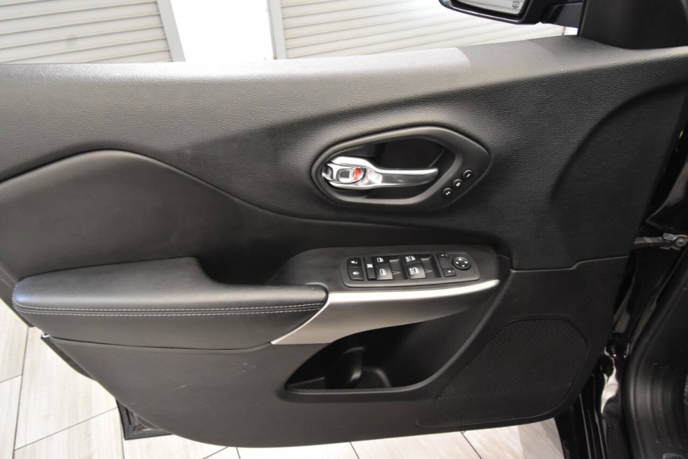 2020 Jeep Cherokee High Altitude 4x4 4dr SUV, Black, Mileage: 80,047 - photo 12