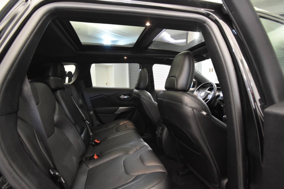 2020 Jeep Cherokee High Altitude 4x4 4dr SUV, Black, Mileage: 80,047 - photo 16