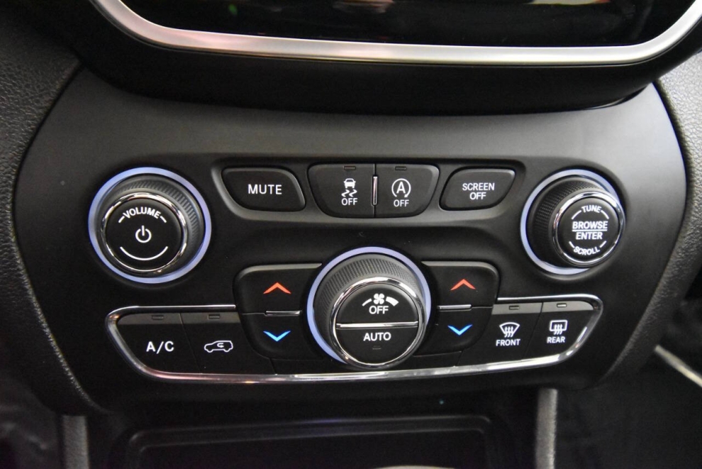 2020 Jeep Cherokee High Altitude 4x4 4dr SUV, Black, Mileage: 80,047 - photo 19