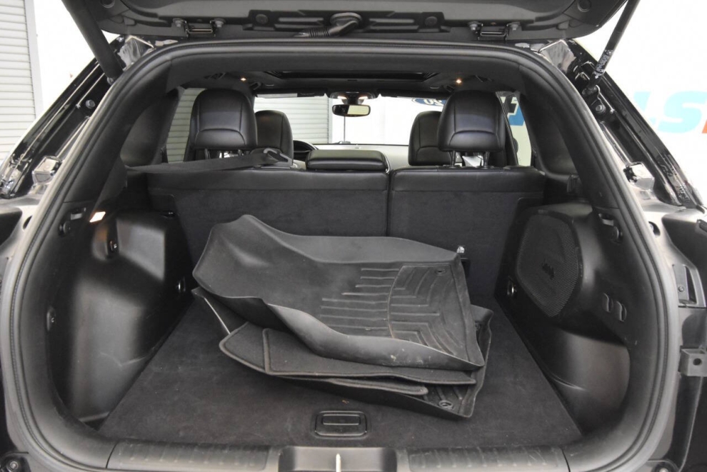 2020 Jeep Cherokee High Altitude 4x4 4dr SUV, Black, Mileage: 80,047 - photo 31