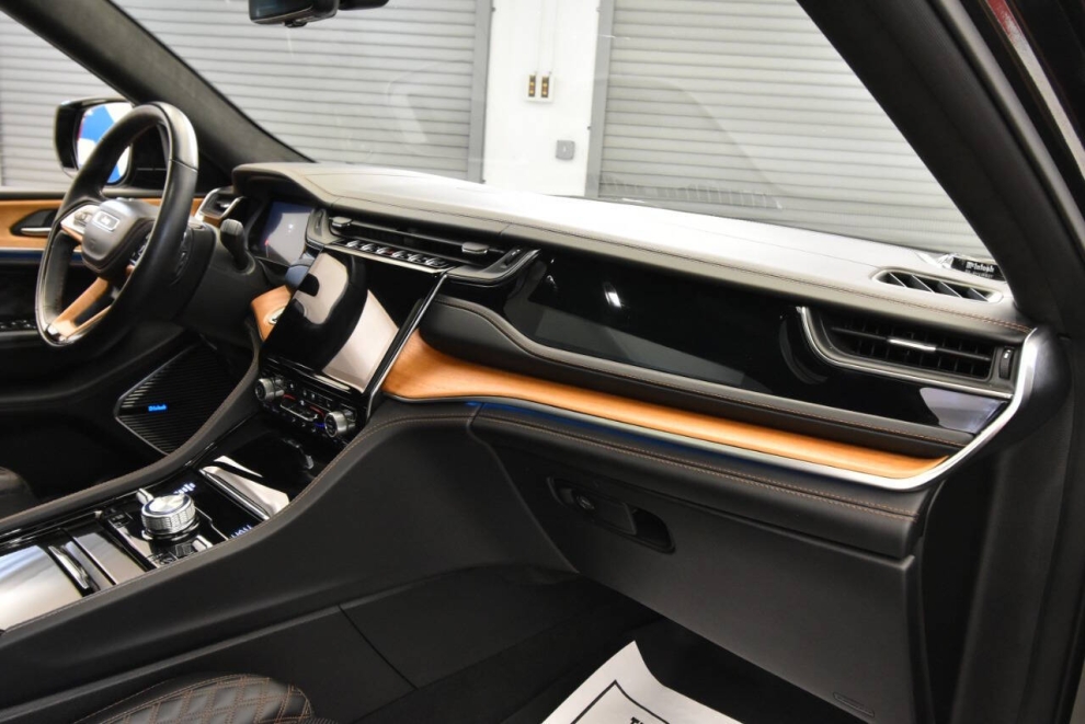 2022 Jeep Grand Cherokee L Summit Reserve 4x4 4dr SUV, Brown, Mileage: 96,595 - photo 16