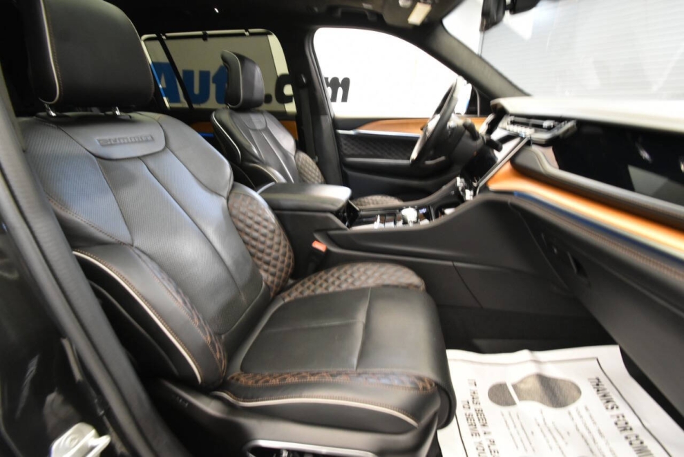 2022 Jeep Grand Cherokee L Summit Reserve 4x4 4dr SUV, Brown, Mileage: 96,595 - photo 17