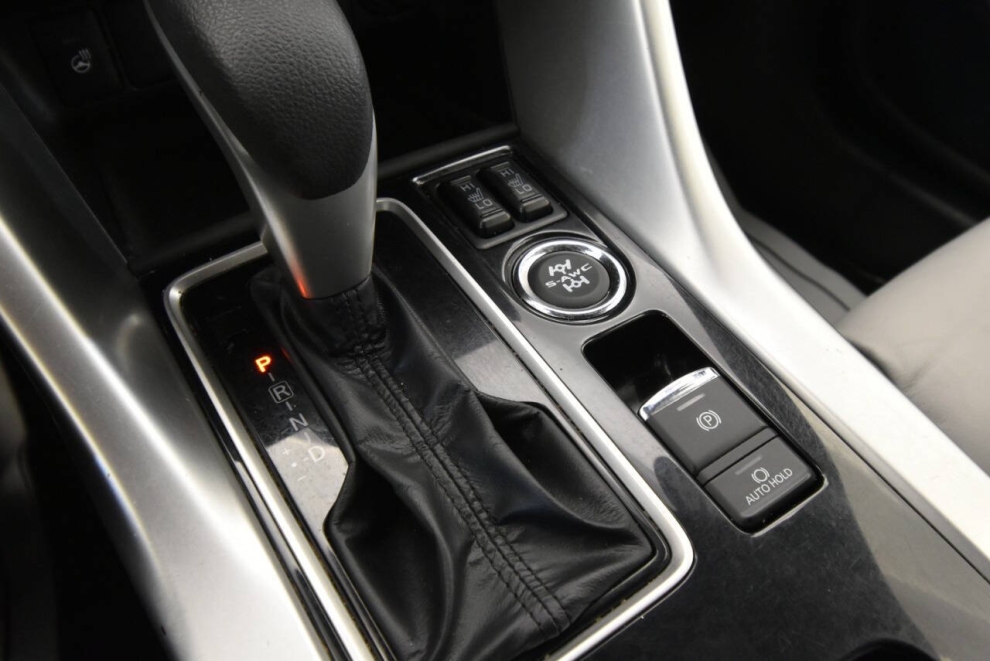 2024 Mitsubishi Eclipse Cross SEL AWD 4dr Crossover, Blue, Mileage: 40,496 - photo 17