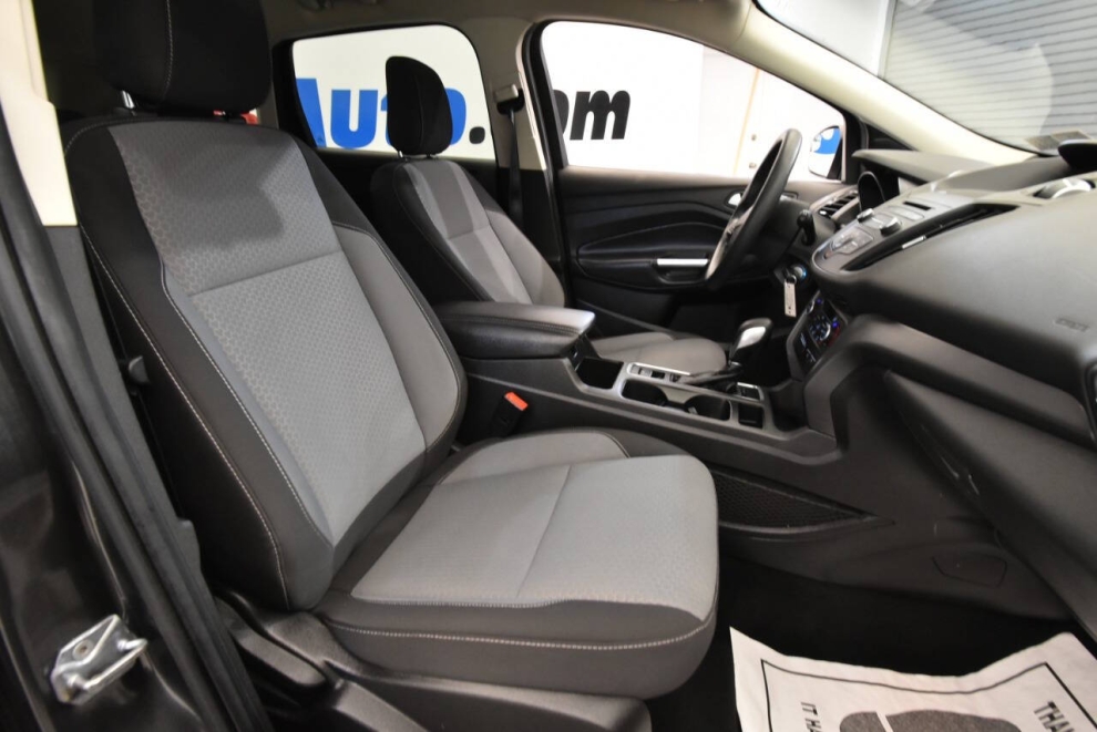 2018 Ford Escape SE 4dr SUV, Gray, Mileage: 94,345 - photo 16