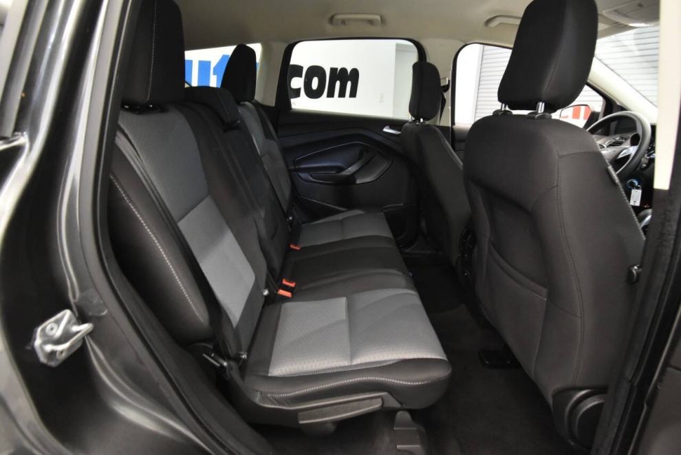 2018 Ford Escape SE 4dr SUV, Gray, Mileage: 94,345 - photo 17