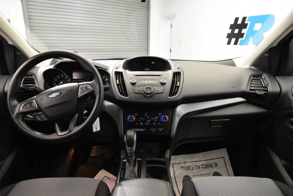 2018 Ford Escape SE 4dr SUV, Gray, Mileage: 94,345 - photo 18