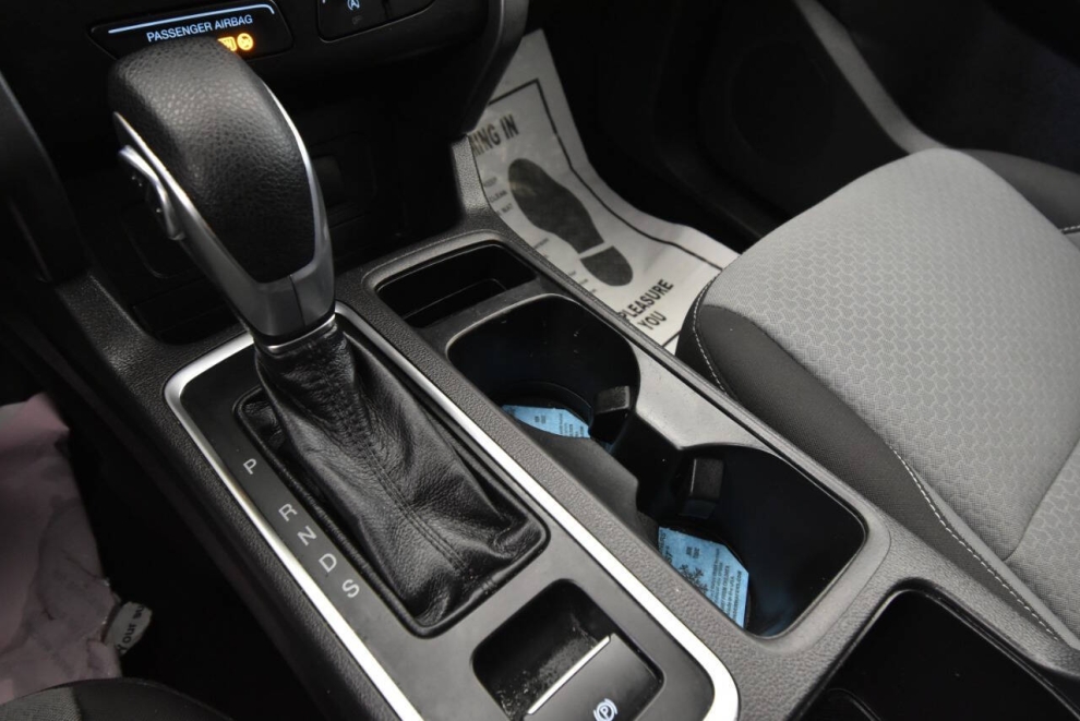 2018 Ford Escape SE 4dr SUV, Gray, Mileage: 94,345 - photo 19