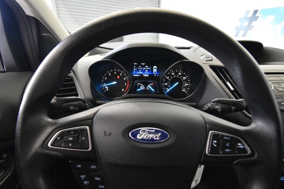 2018 Ford Escape SE 4dr SUV, Gray, Mileage: 94,345 - photo 24