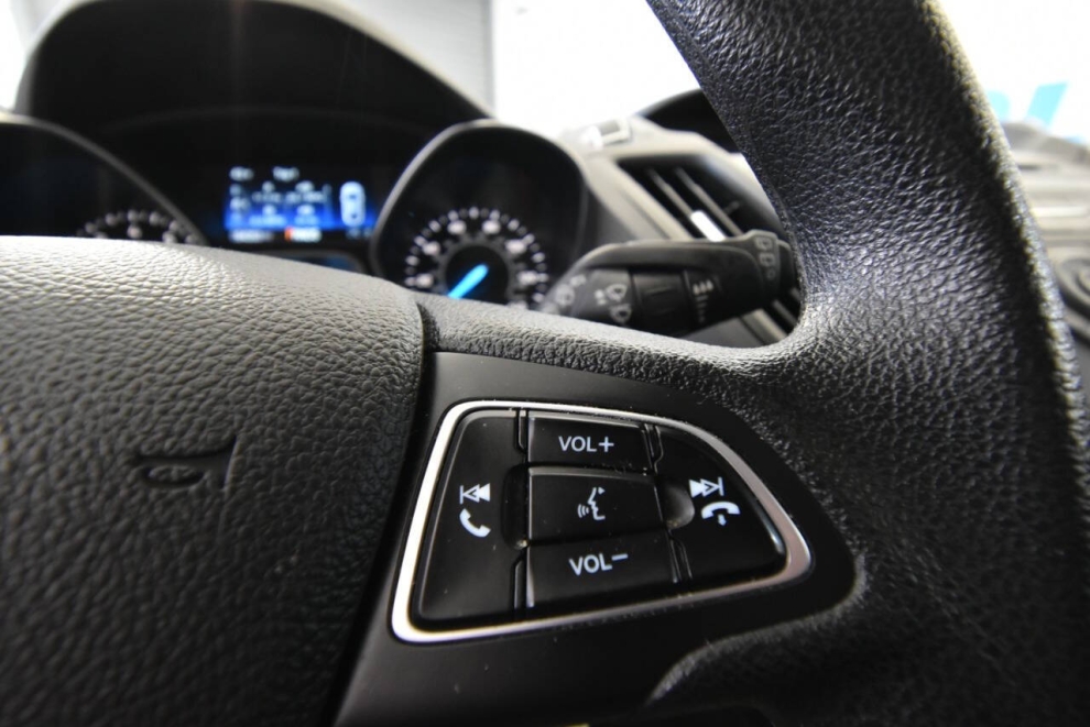 2018 Ford Escape SE 4dr SUV, Gray, Mileage: 94,345 - photo 26