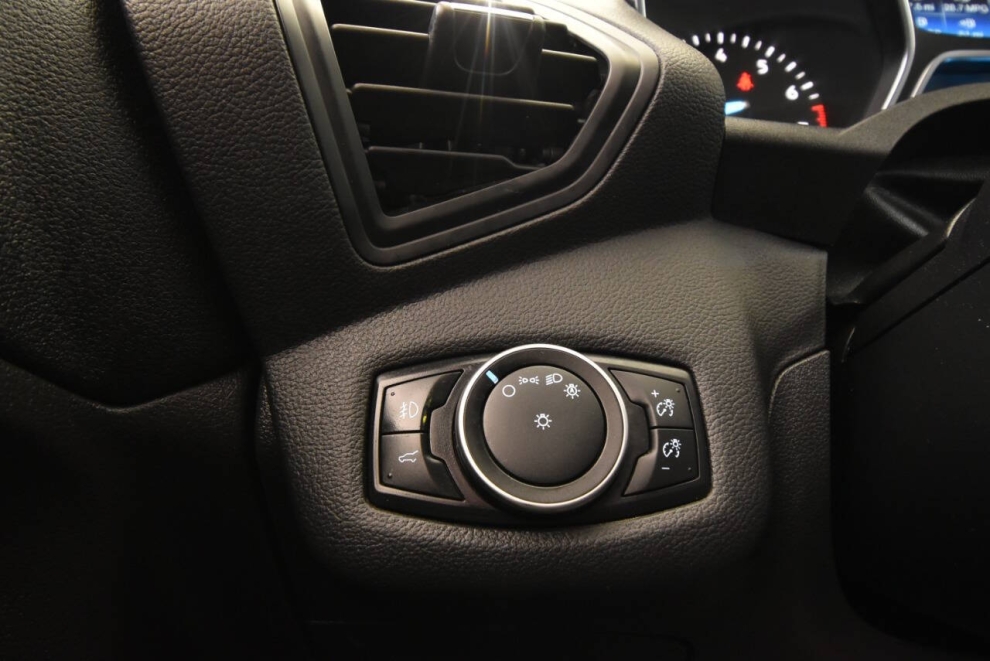 2018 Ford Escape SE 4dr SUV, Gray, Mileage: 94,345 - photo 28