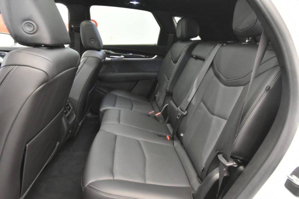 2024 Cadillac XT5 Premium Luxury 4x4 4dr SUV, White, Mileage: 96,040 - photo 12