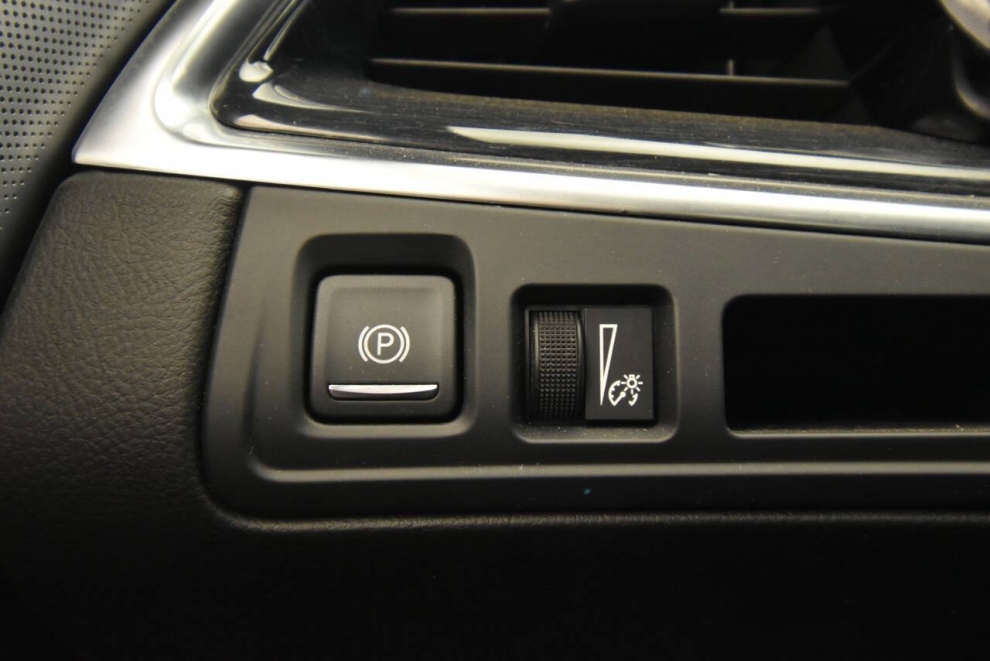 2024 Cadillac XT5 Premium Luxury 4x4 4dr SUV, White, Mileage: 96,040 - photo 23