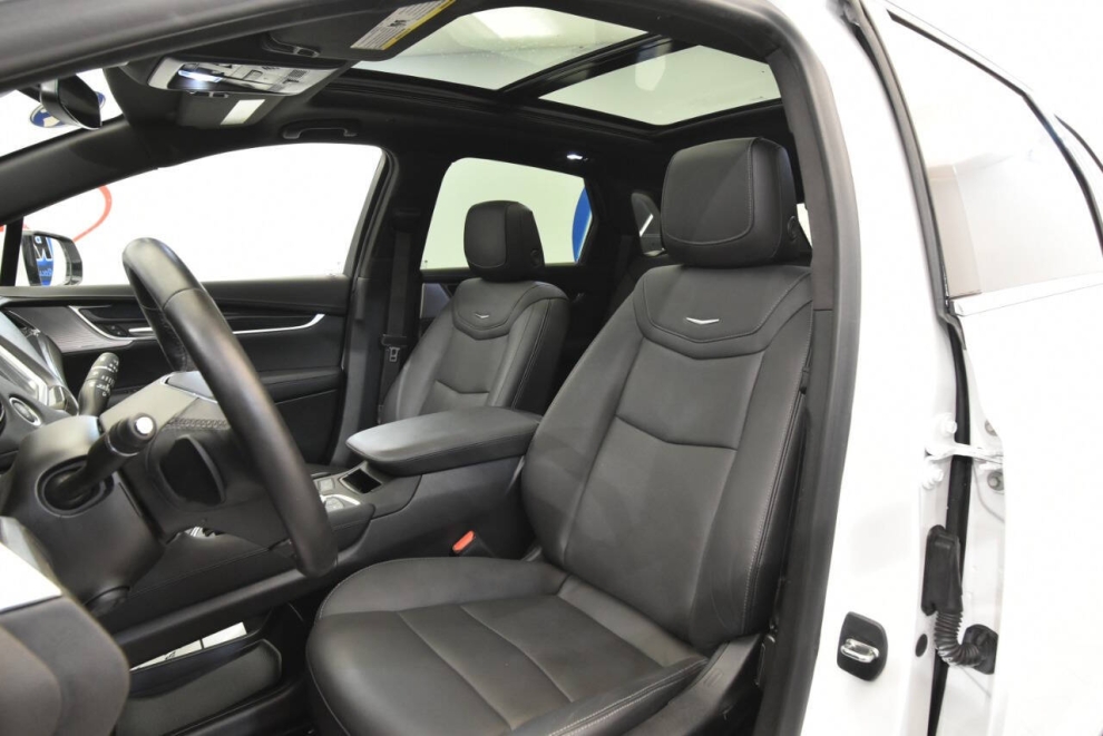 2024 Cadillac XT5 Premium Luxury 4x4 4dr SUV, White, Mileage: 96,040 - photo 9