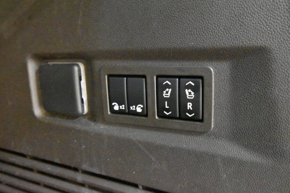 2022 Chevrolet Tahoe LT 4x4 4dr SUV, Gray, Mileage: 95,949 - photo 34