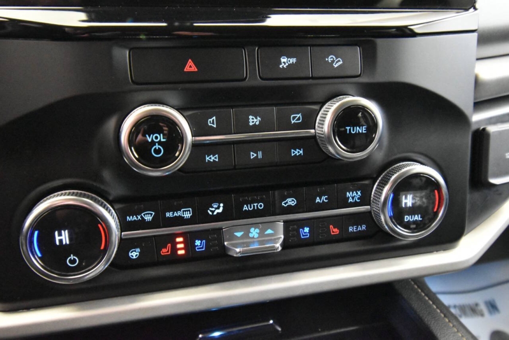 2023 Ford Expedition MAX XLT 4x4 4dr SUV, Gray, Mileage: 88,168 - photo 20