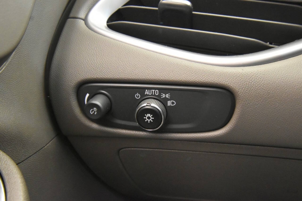 2022 Chevrolet Malibu LT 4dr Sedan, Gold, Mileage: 88,737 - photo 28