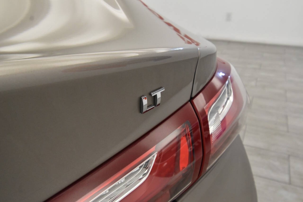 2022 Chevrolet Malibu LT 4dr Sedan, Gold, Mileage: 88,737 - photo 31