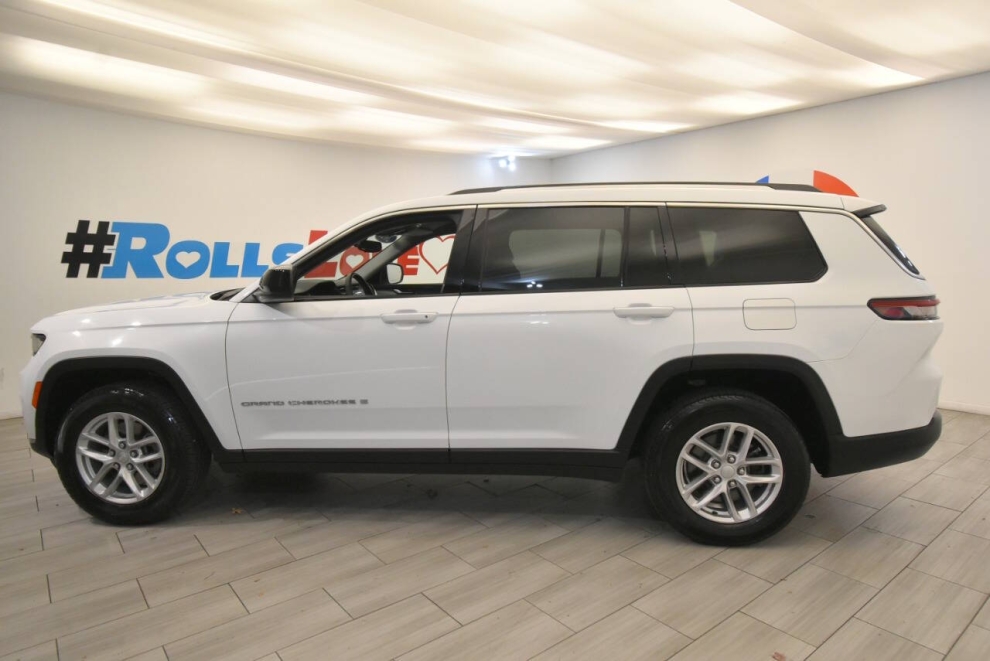 2021 Jeep Grand Cherokee L Laredo 4x4 4dr SUV, White, Mileage: 82,326 - photo 1