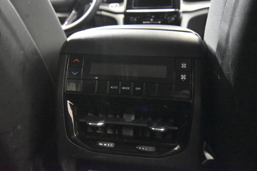 2021 Jeep Grand Cherokee L Laredo 4x4 4dr SUV, White, Mileage: 82,326 - photo 17